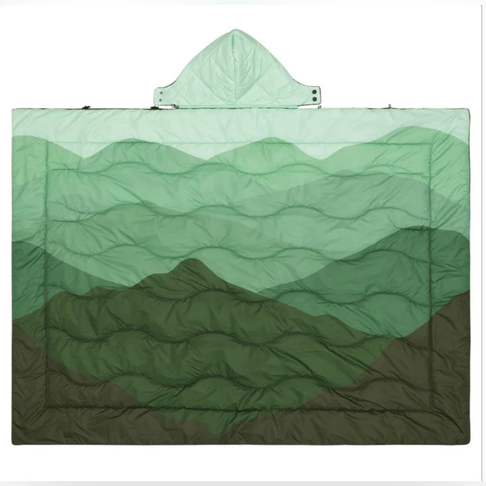 Below Zero Wearable Blanket Green Water Resistant Reverses to Cozy Plush Flannel